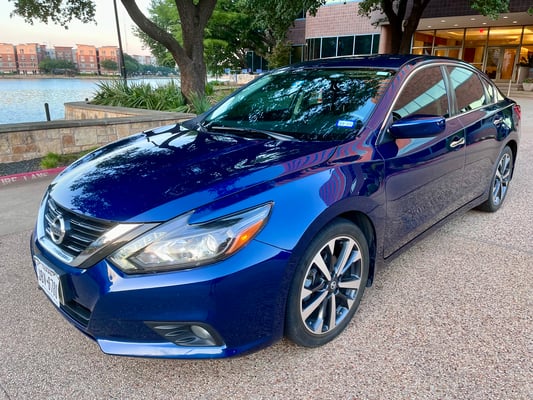 2016 Nissan Altima 2.5 SR w/ LED Appearance Package