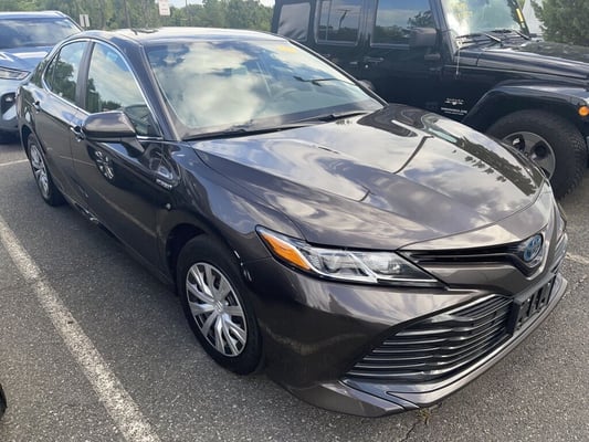 2020 Toyota Camry Hybrid LE