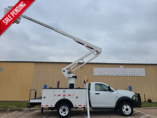 2013 Ram 5500 CUMMINS BUCKET TRUCK VERSALIFT SST40I 45' REACH ARTICULATING TELESCOPIN