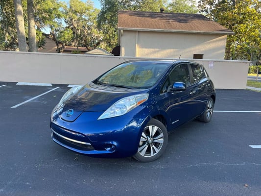 2017 NISSAN LEAF