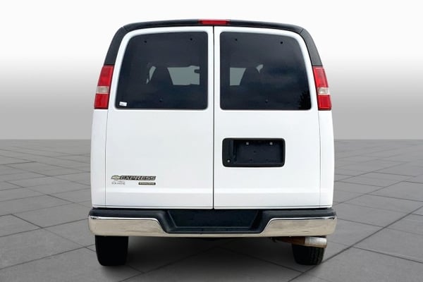 2016 Chevrolet Express Passenger LT
