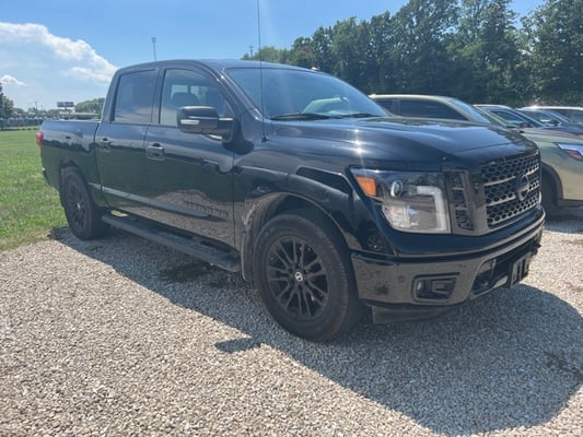 2019 Nissan Titan SV 4WD 4D Crew Cab