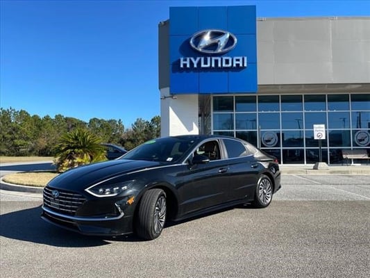 2022 Hyundai Sonata Hybrid Limited FWD 4dr Car