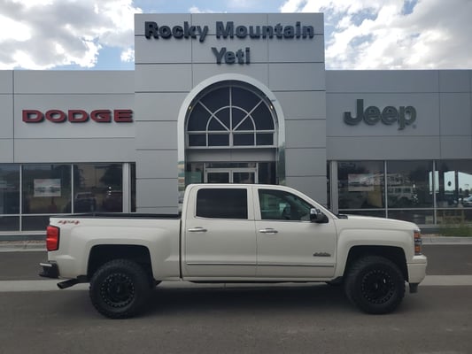 PRE-OWNED 2015 CHEVROLET SILVERADO 1500 HIGH COUNTRY