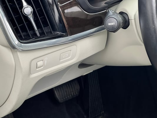 2018 Volvo S90 T5 Momentum Sedan 4D