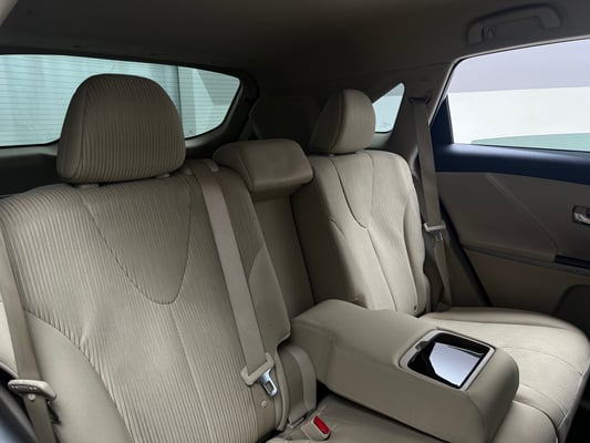 2010 toyota venza base